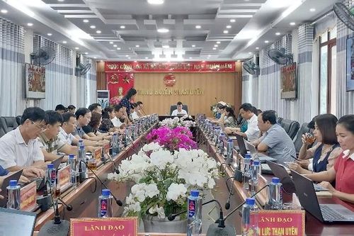 UBND huyện Than Uyên: Phiên họp thường kỳ tháng 5