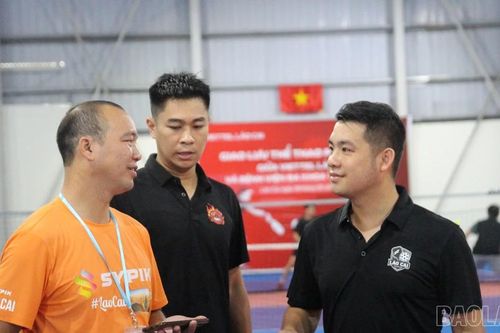 'Bắt nhịp' trận đấu bằng sự công minh và đam mê