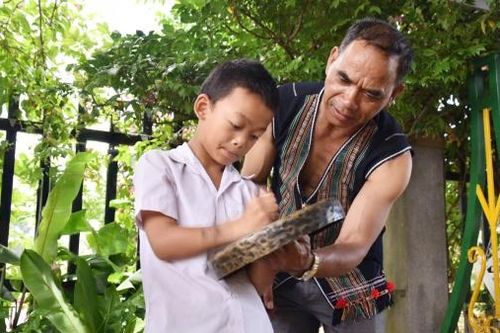 Người giữ 'lửa' cho nhịp chiêng ngân