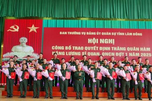 77 sĩ quan, quân nhân chuyên nghiệp được thăng quân hàm, nâng lương đợt 1