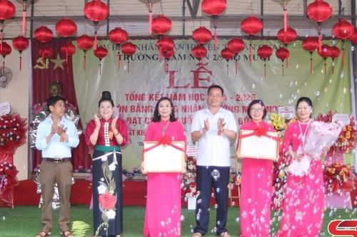 Trường mầm non 2/9 Bó Mười đón Bằng công nhận đạt chuẩn quốc gia mức độ I