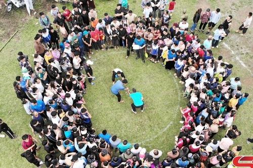 Sôi nổi các trò chơi dân gian tại Ngày hội hái mận xã Phiêng Khoài