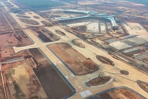 Accelerate to complete expressways and Long Thanh Airport by the end of 2025