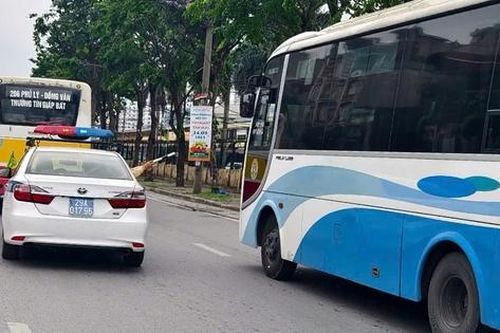 Hà Nội: CSGT tuần tra, xử lý hàng trăm xe khách vi phạm quanh bến Giáp Bát, Nước Ngầm