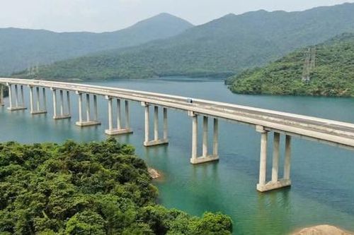 Căng mình thi công cao tốc Vũng Áng - Bùng giữa nắng lửa, quyết về đích cuối tháng 6