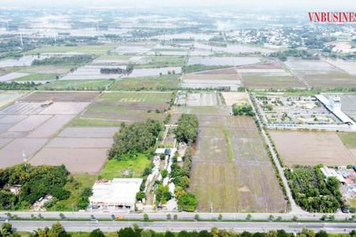 Giới đầu cơ đất nền đón sóng sáp nhập đang 'ngồi trên đống lửa'?