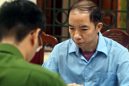 Clip: Bí thư Đảng ủy phường Hoàng Liệt khai về vụ nhận hối lộ hơn 1,1 tỷ đồng thế nào?