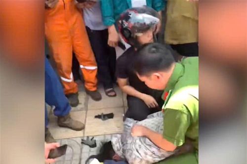 Bắt tại trận đối tượng dùng xăng, dao xông vào ngân hàng cướp hơn nửa tỷ đồng