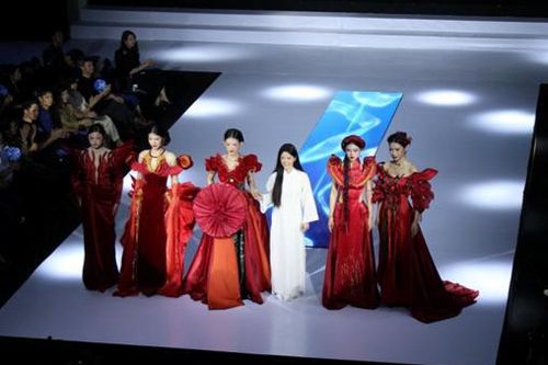 Bữa tiệc thời trang mãn nhãn của sinh viên Đại học Kiến trúc Hà Nội