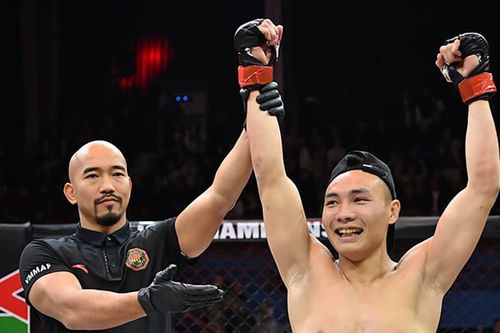 Giã 25 đòn chỏ liên tục, cao thủ MMA Việt Nam đánh gục võ sĩ Nhật Bản