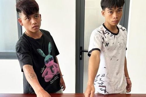 Vào ký túc xá gọi 9 học sinh đang ngủ ra ngoài rồi đánh đập, cướp tài sản