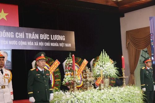 Những dòng sổ tang tiễn biệt nguyên Chủ tịch nước Trần Đức Lương tại TP Hồ Chí Minh