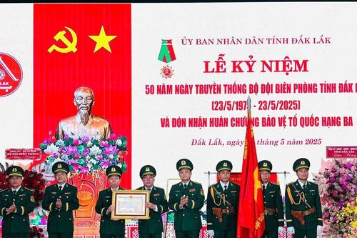 Bộ đội Biên phòng Đắk Lắk đón nhận Huân chương Bảo vệ Tổ quốc hạng Ba