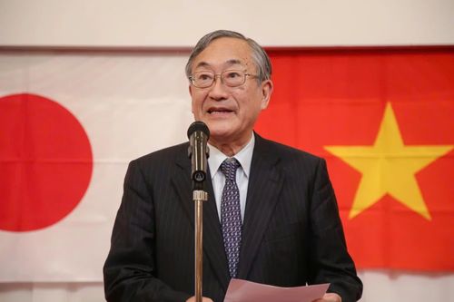 Thầy hiệu trưởng người Nhật tặng tiền tỷ cho sinh viên Việt Nam