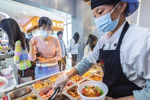 Sinh viên Trung Quốc chuộng bữa ăn ít béo và xu hướng sống lành mạnh