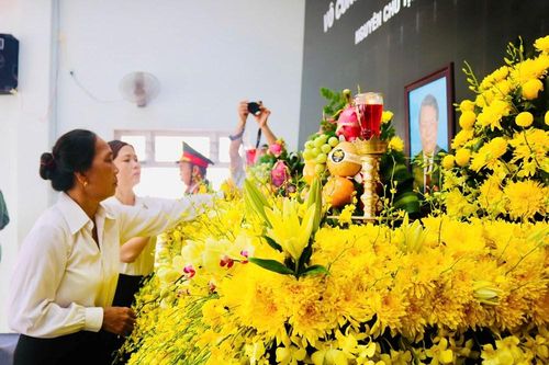 153 đoàn viếng nguyên Chủ tịch nước Trần Đức Lương tại Quảng Ngãi