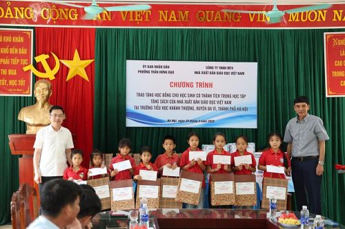 NXBGDVN đồng hành cùng học sinh vùng khó Ba Vì