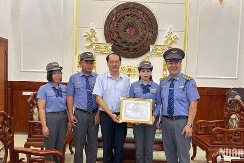 Thưởng 'nóng' tổ tàu SE4 có hành động đẹp, nhân văn