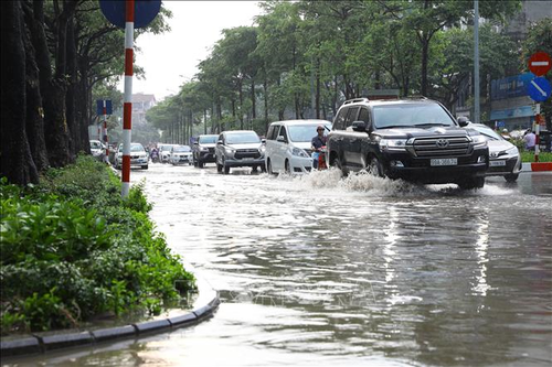 Hà Nội tiếp tục mưa rất to, cảnh báo ngập lụt khu vực nội thành