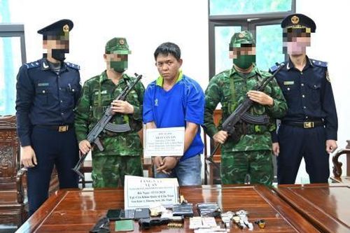 Lĩnh án chung thân vì cõng thuê ma túy và súng