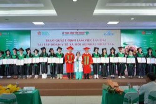 22 sinh viên ngành Điều dưỡng của Đà Nẵng nhận quyết định làm việc tại Nhật