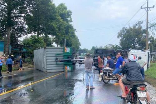 Lật xe container, Quốc lộ 20 tê liệt