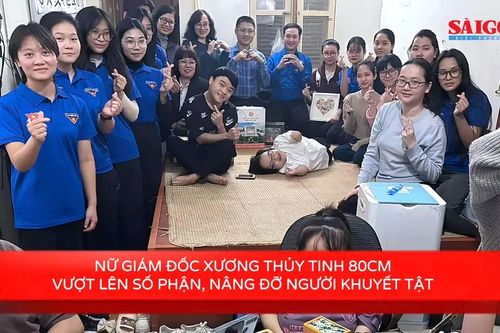 Nữ Giám đốc xương thủy tinh 80cm vượt lên số phận, nâng đỡ người khuyết tật
