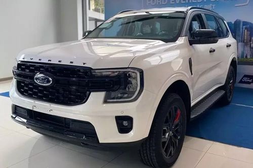 Cận cảnh Ford Everest Sport 'bằng xương bằng thịt' ở Hà Nội