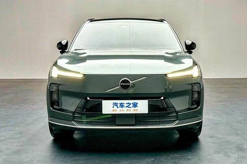 Volvo XC70 PHEV có thể chạy 200km 'không uống 1 giọt xăng'