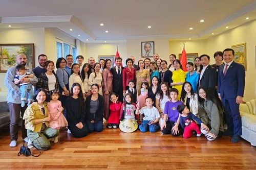 Đại sứ Đặng Thị Thu Hà gặp mặt cộng đồng người Việt Nam tại Thổ Nhĩ Kỳ