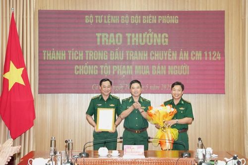 Biên phòng Cà Mau được 'thưởng nóng'