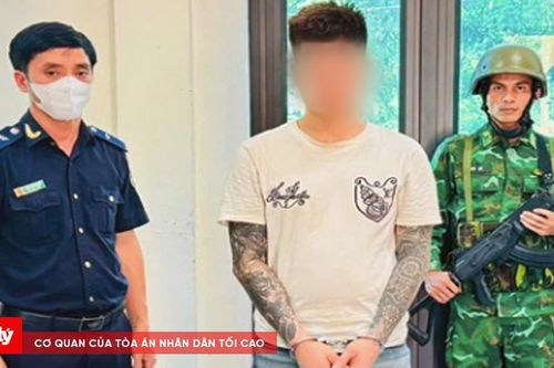Phát hiện đối tượng giấu súng quân dụng và ma túy trong ba lô khi nhập cảnh