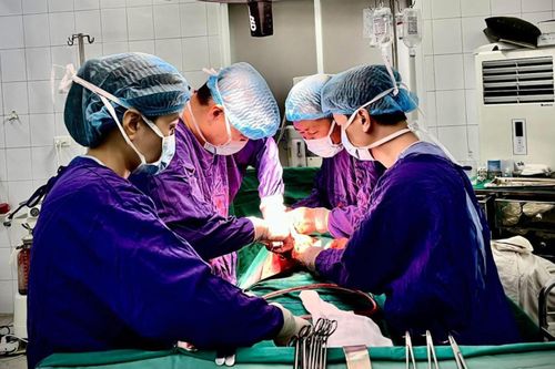 Mổ khẩn cấp cứu người phụ nữ bị xe rác đè vỡ đứt đôi tụy