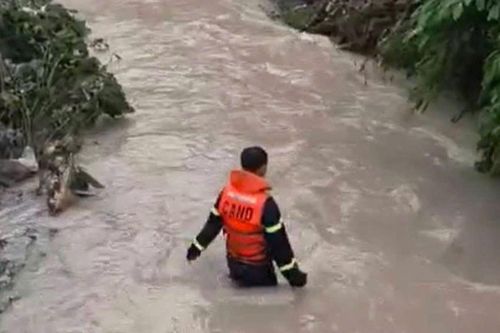 Huy động 100 người tìm kiếm bé gái 11 tuổi nghi mất tích
