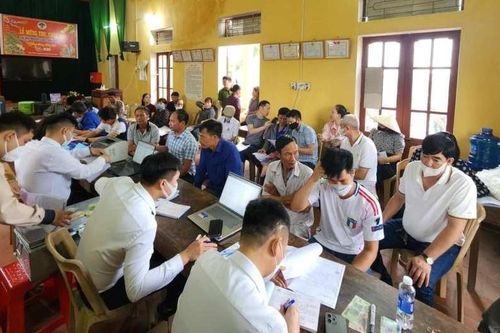 Vụ đài hóa thân ở Nam Định bị tố 'chặt chém': Ngày đầu trả lại tiền, có người thất vọng vì quá ít