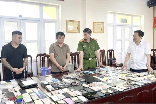 Tóm gọn băng trộm 'móc' 319 điện thoại của người dân tại chùa Tam Chúc