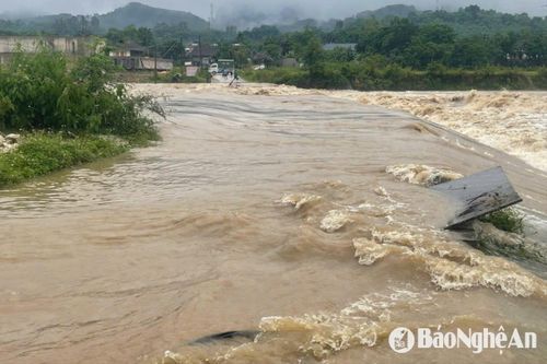 Mưa lớn ở nhiều huyện miền Tây Nghệ An, nước ngập cục bộ một số điểm