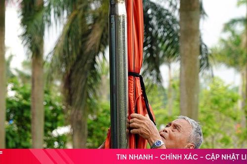 Các cơ quan, doanh nghiệp treo cờ rủ tưởng niệm nguyên Chủ tịch nước Trần Đức Lương
