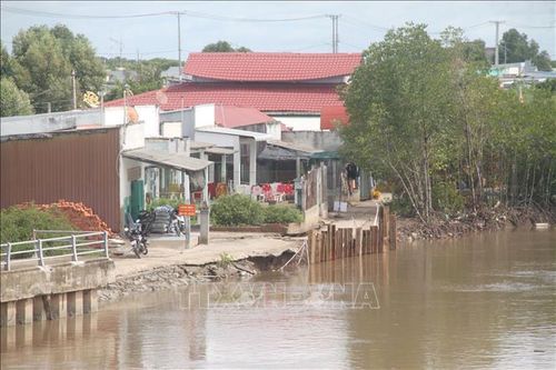 Người dân Bạc Liêu bất an vì sạt lở bờ sông, bờ biển