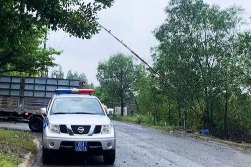 Công an vào cuộc vụ nhóm người lập barie, chặn xe thu phí tại Đồng Nai