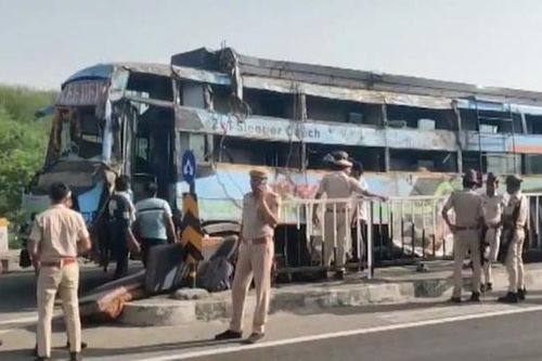 Tài xế ngủ gật khiến xe buýt bị lật, 3 người tử vong
