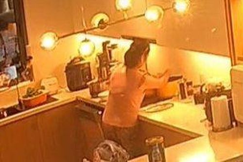 Chủ nhà nói không nên lời khi thấy hành động của nữ giúp việc qua camera