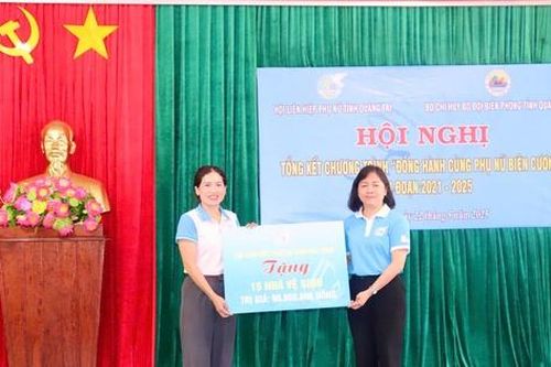 Hội LHPN Bắc Ninh trao tặng 15 công trình vệ sinh cho phụ nữ Quảng Trị