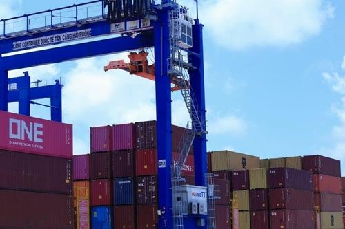 Ngành cảng biển bất ngờ 'tỏa sáng' trong bão thuế quan
