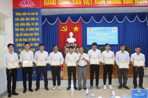Công ty Cổ phần Môi trường đô thị An Giang vượt khó chăm lo đời sống người lao động