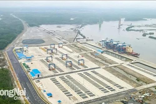 Cuộc đua đầu tư các khu thương mại tự do