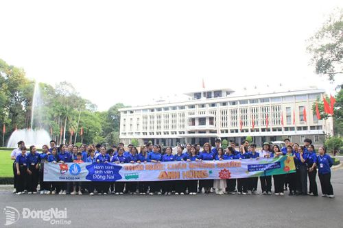 Theo bước chân những người anh hùng