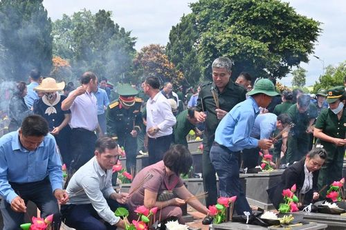 Trở về với Tổ quốc yêu thương