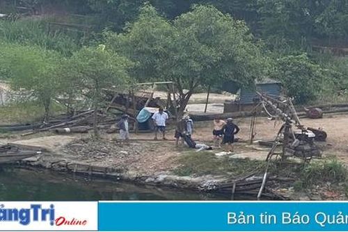 Tìm người đàn ông nhảy xuống sông Thạch Hãn cứu người đuối nước để đề xuất khen thưởng