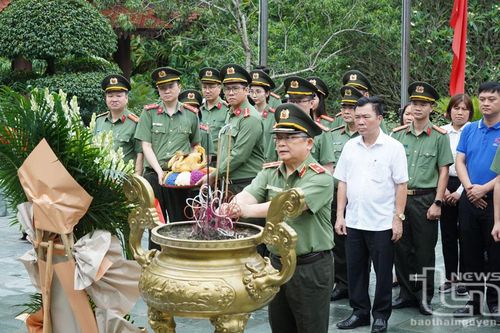 Đoàn Thanh niên Văn phòng Bộ Công an sinh hoạt chính trị tại ATK Định Hóa